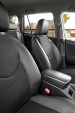 Toyota RAV4 2010 года